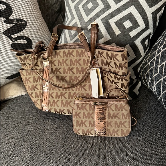Brand new Michael Kors sequins stripe large zip tote with matching wristlet - Picture 1 of 2